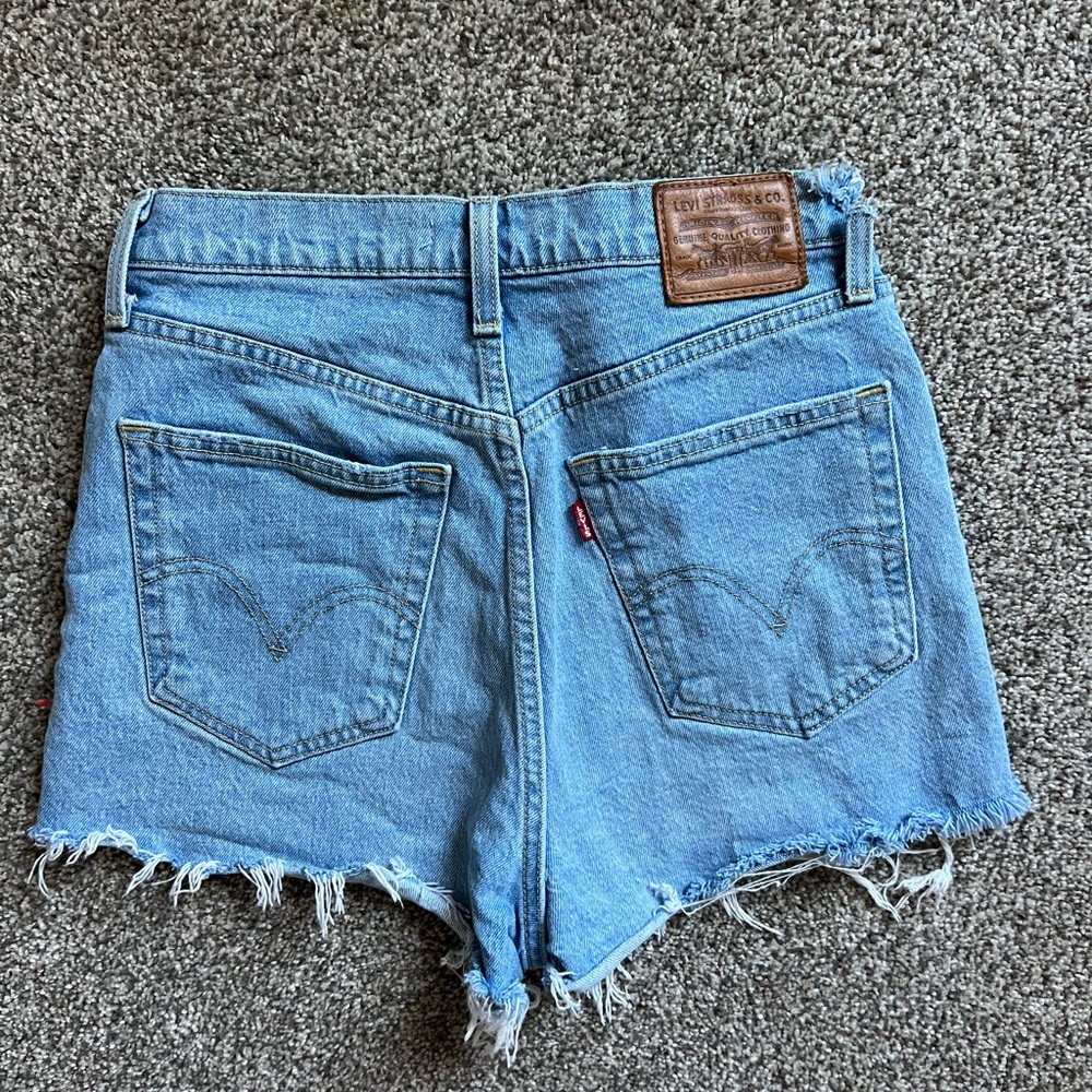 Levi's Women's Light Blue Denim Ribcage Shorts Size 28